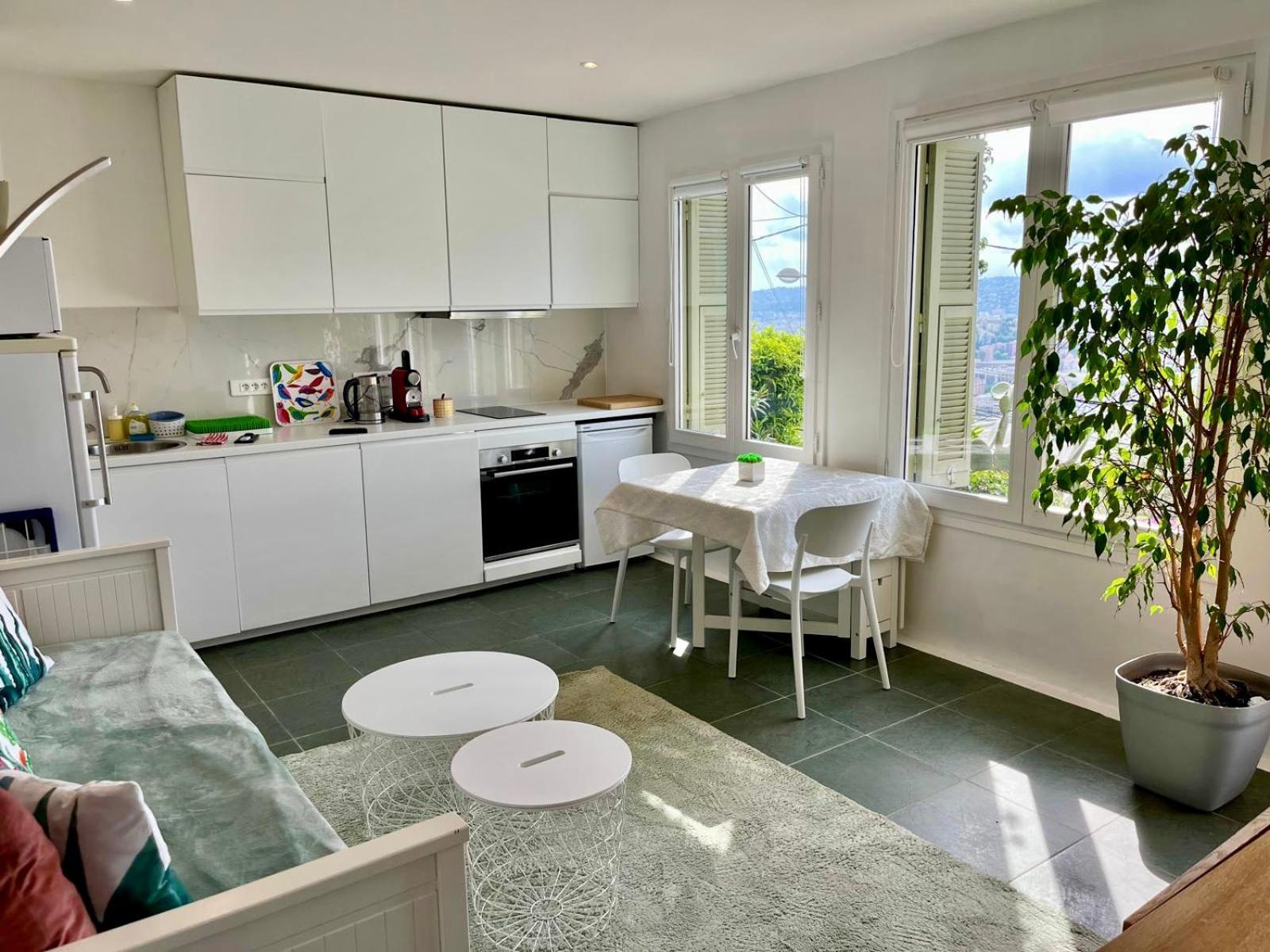 Terrasse, Vue Panoramique, Parking Et Clim